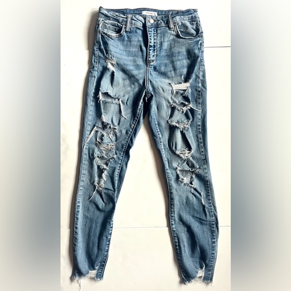 Cello Women’s Distressed Light Blue Jeans Fray Ankle Size 5 - Picture 1 of 13